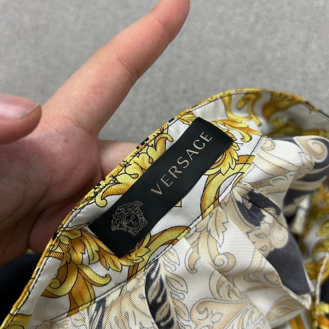 (한글택)베르사체 QR라벨 실크 바로크 스커트(40) 상품이미지4