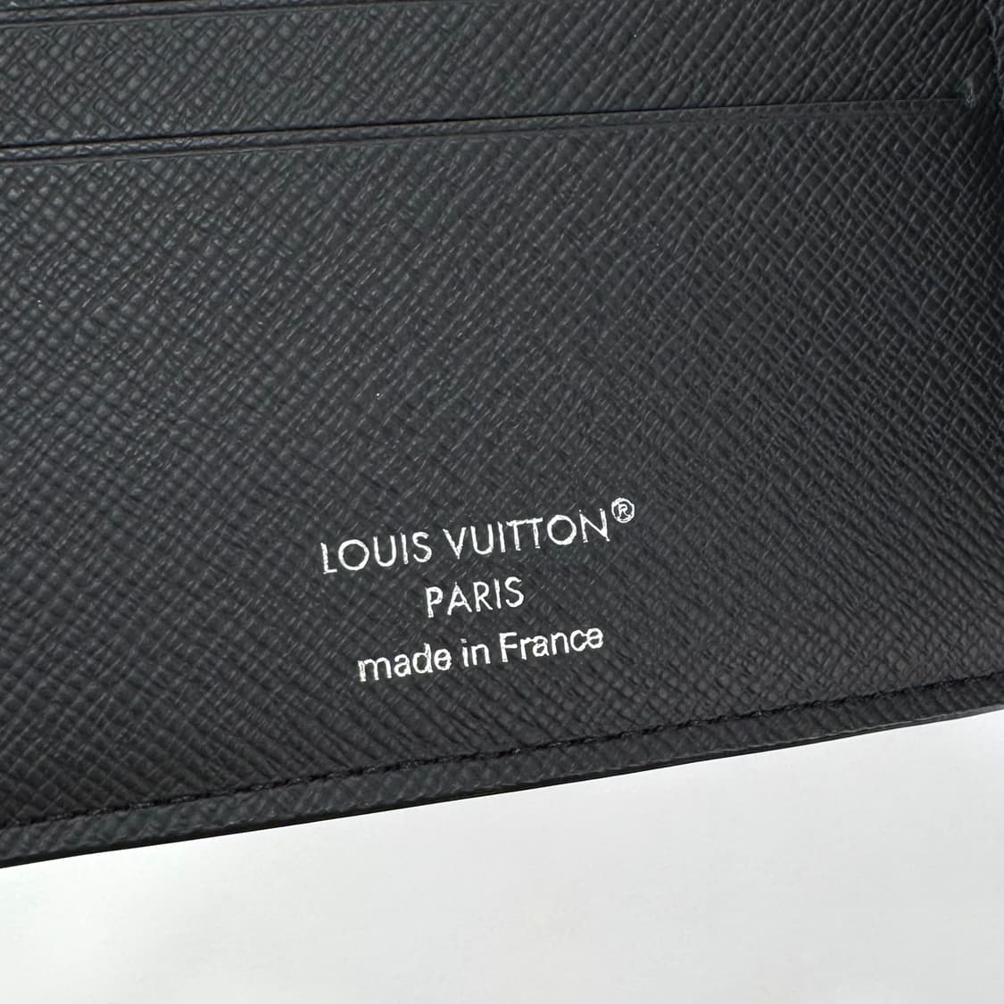 루이비통 LV 로고 타이가 반지갑 블랙 (M30295) 상품이미지6