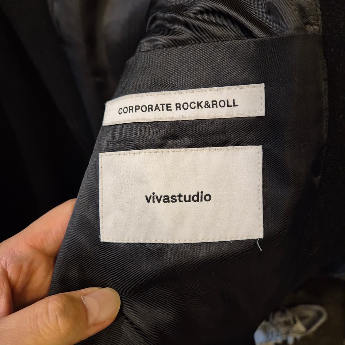 L(착샷잇음) 비바스튜디오 블랙 울 싱글롱코트  상품이미지4