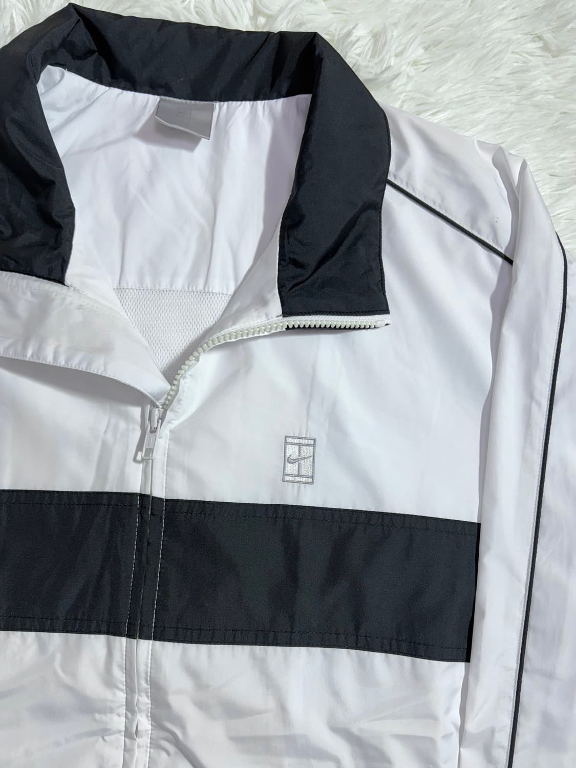 나이키 00‘s 화이트•블랙 테니스로고 바람막이  상품이미지4