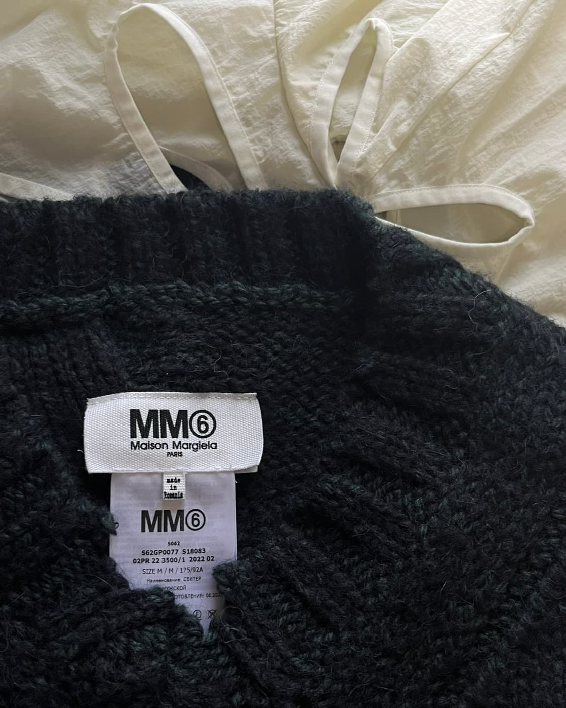 급처 [윈터 착용] MM6 비대칭 니트 스웨터 상품이미지3