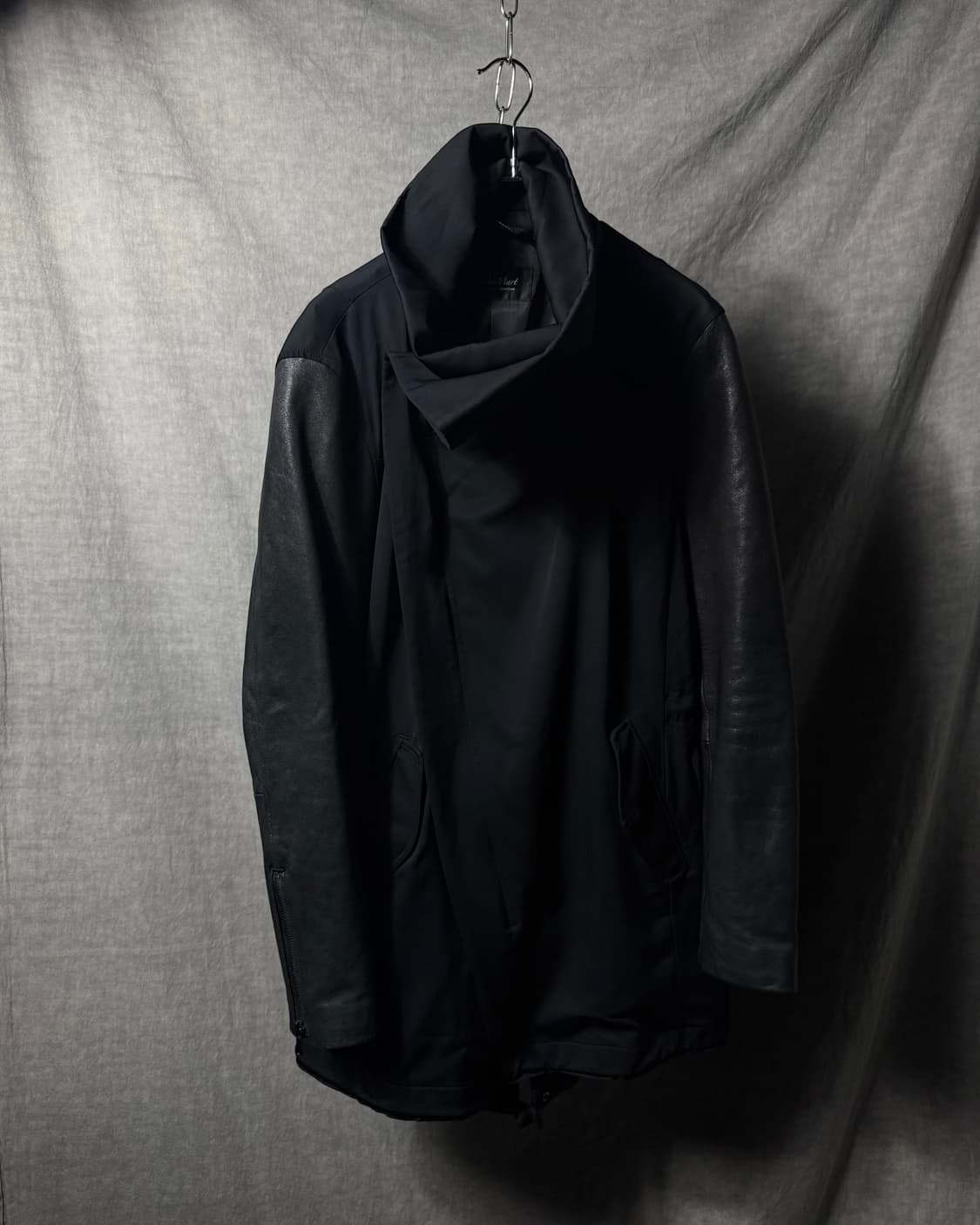 Tornado Mart Asymmetric Arm Leather Coat 상품이미지2