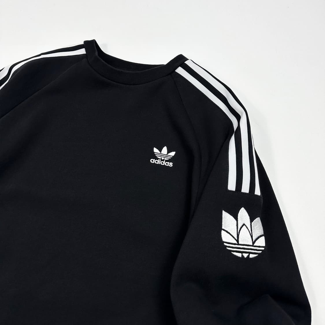 아디다스 트레포일 삼선 블랙 맨투맨 (M) 상품이미지3