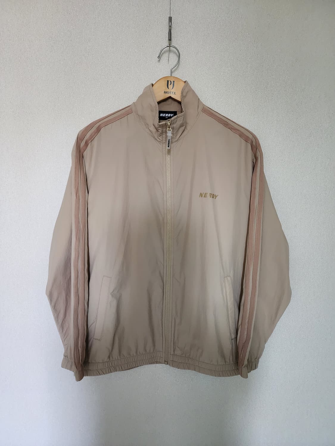 널디 베이지색 트랙 자켓 상품이미지1