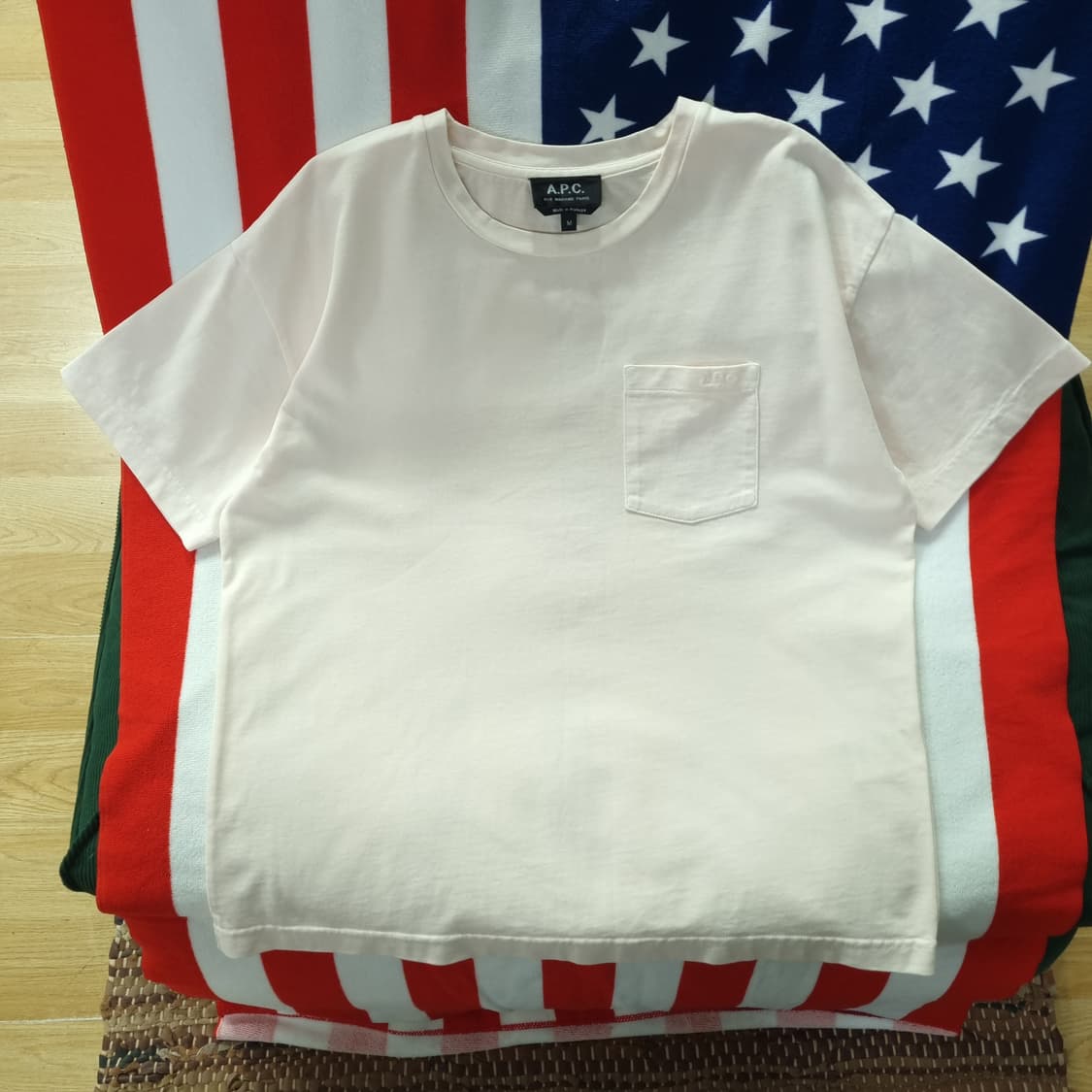 A.P.C. 스몰로고 포켓 반팔 티셔츠 연핑크 상품이미지1