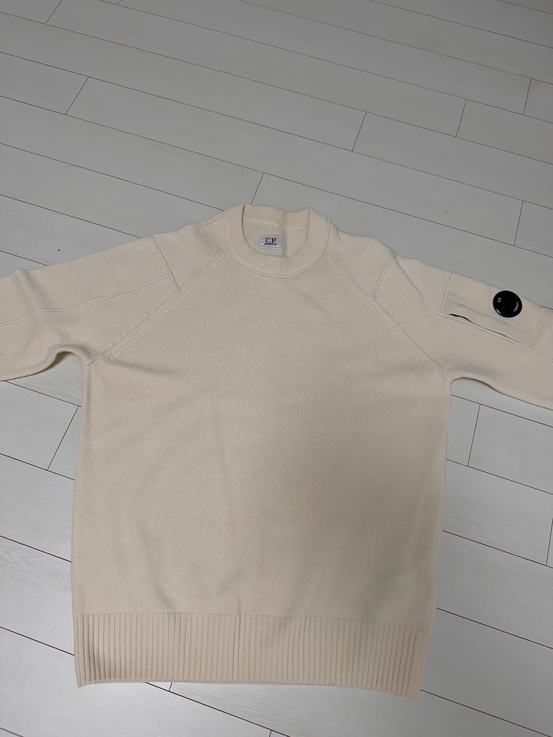 CP COMPANY 아이보리 니트 95사이즈 상품이미지1