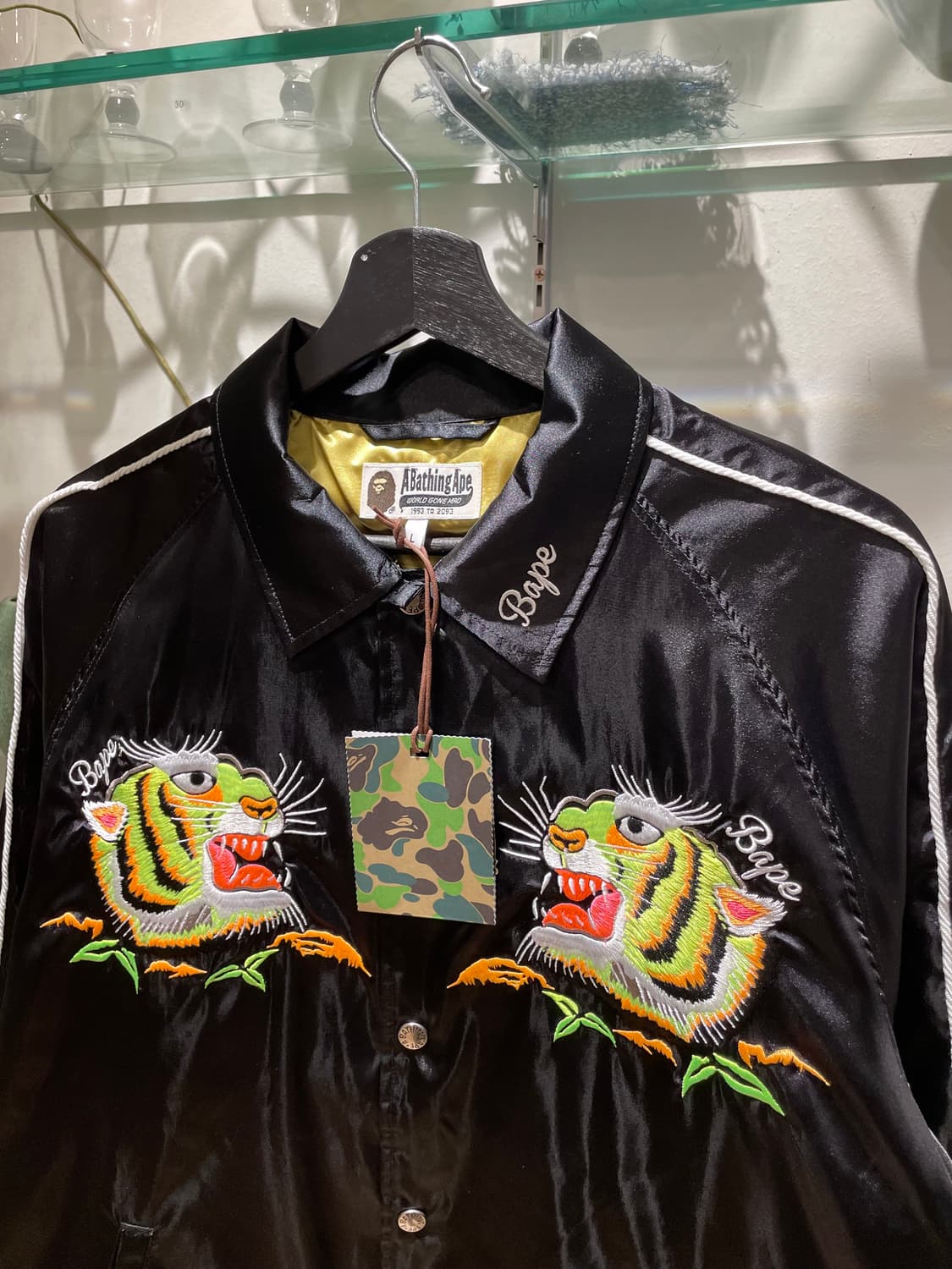 베이프 tiger embroidery jacket 상품이미지3