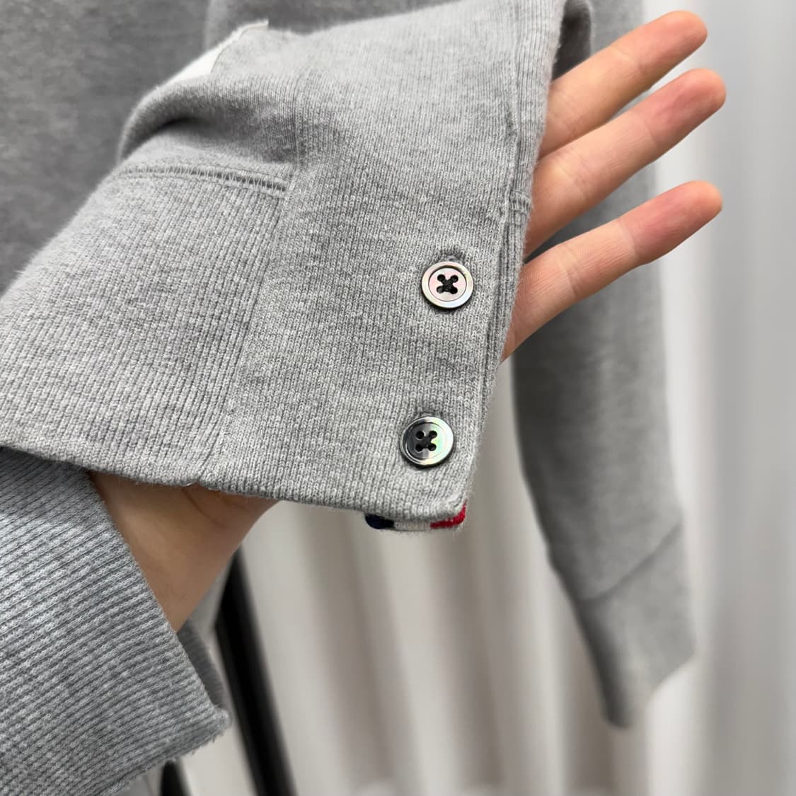 [5] 톰브라운 사선완장 맨투맨 상품이미지5