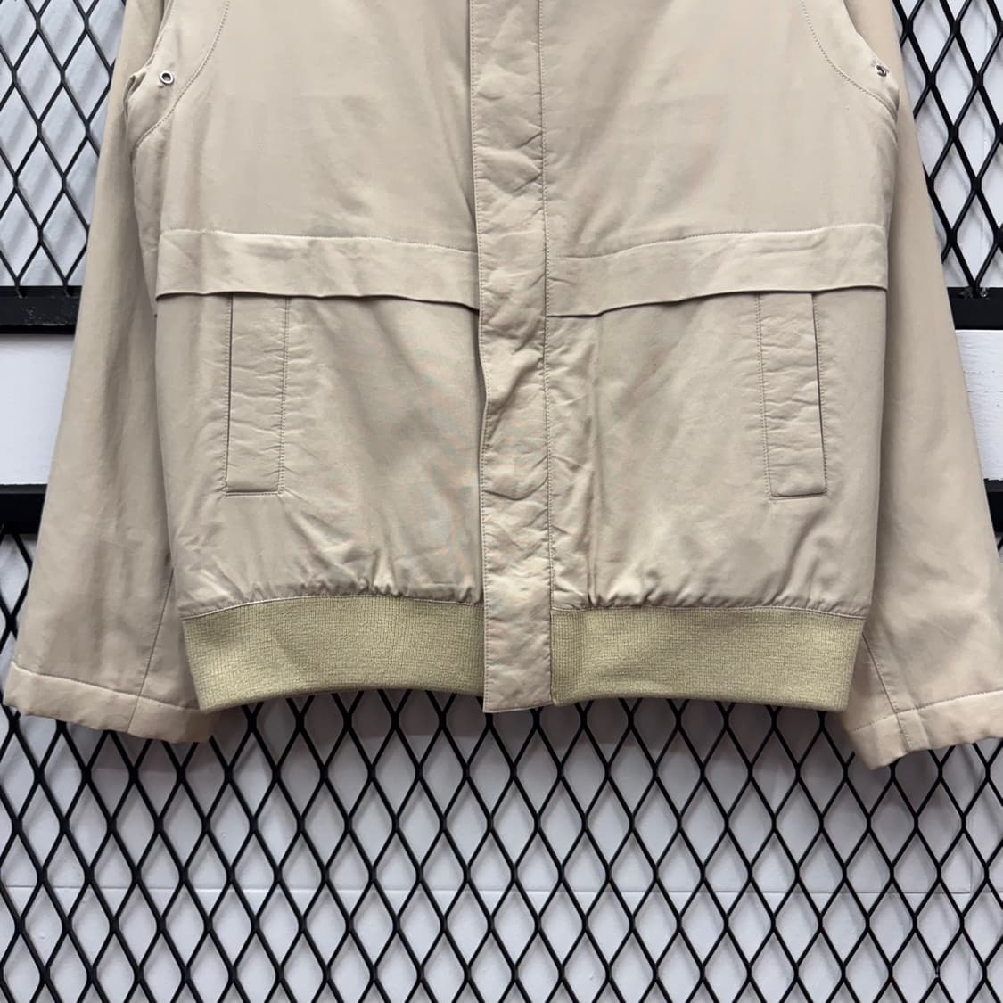 라코스테 헤리티지 나일론 자켓 투포켓 디테일 하이넥 베이지 상품이미지4