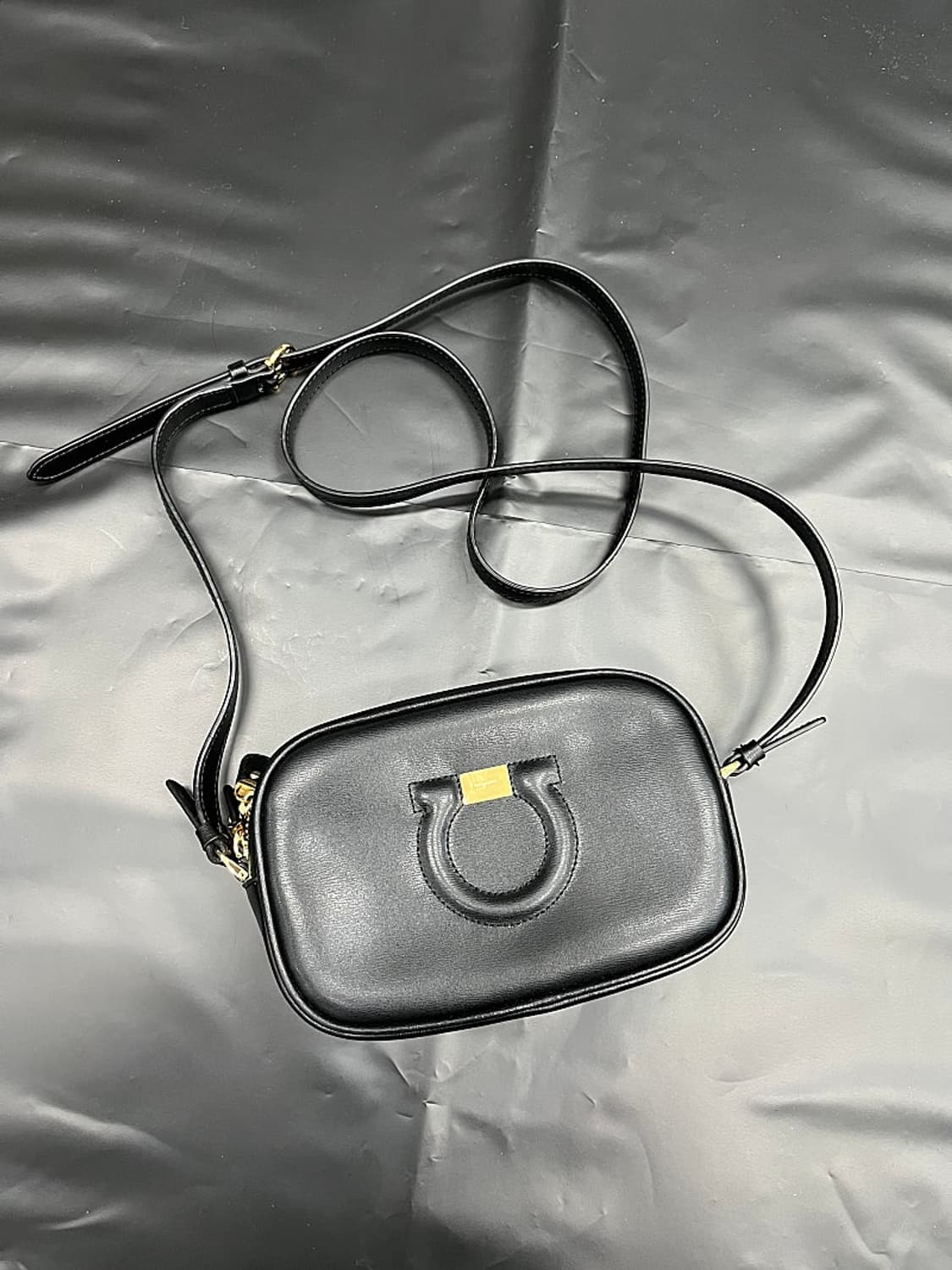 페레가모 금장 간치니 미니 크로스백  상품이미지1