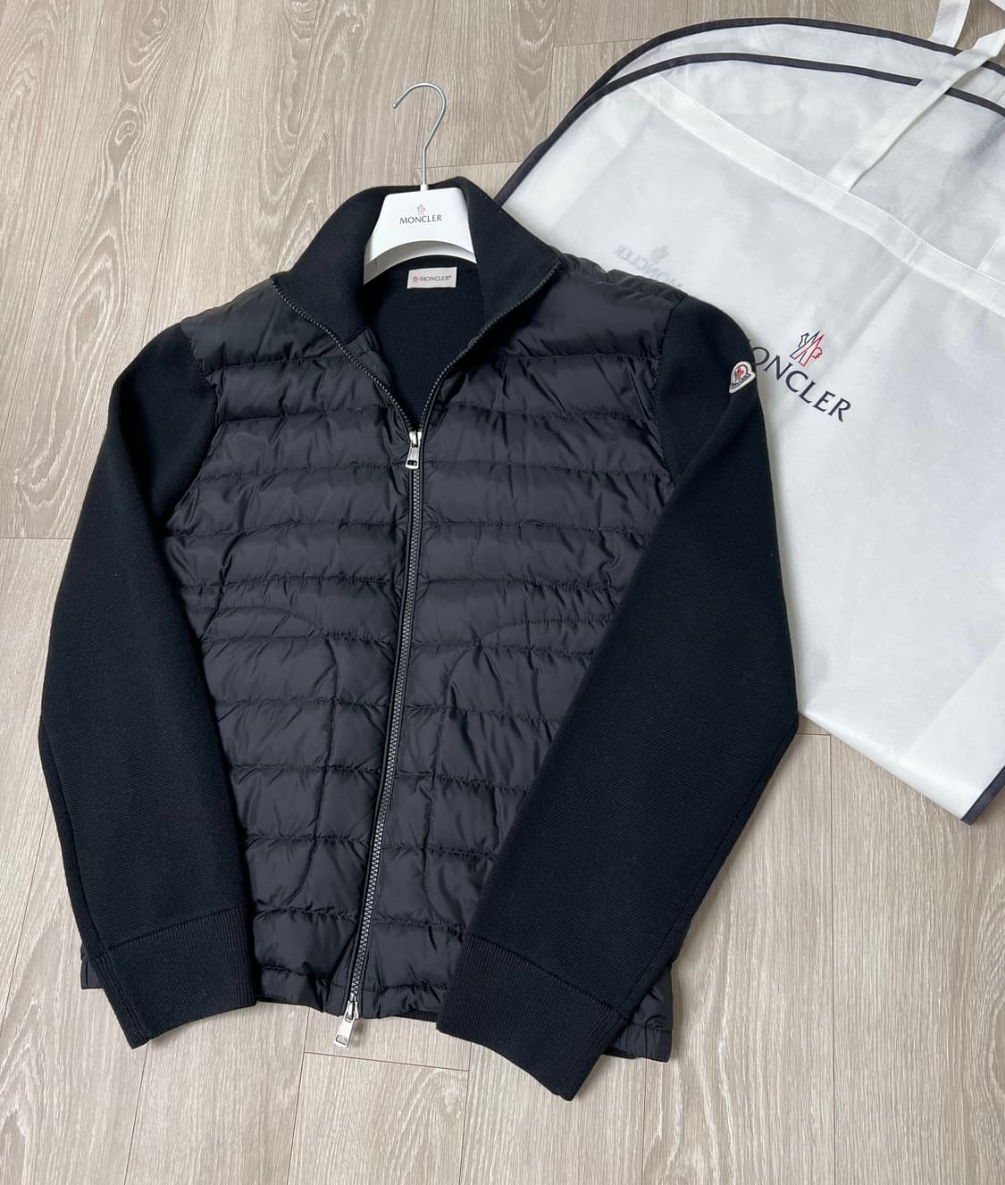 [블랙 L/새상품급] 몽클레어 김현우 니트패딩 트리콧 블랙 풀구성 상품이미지1