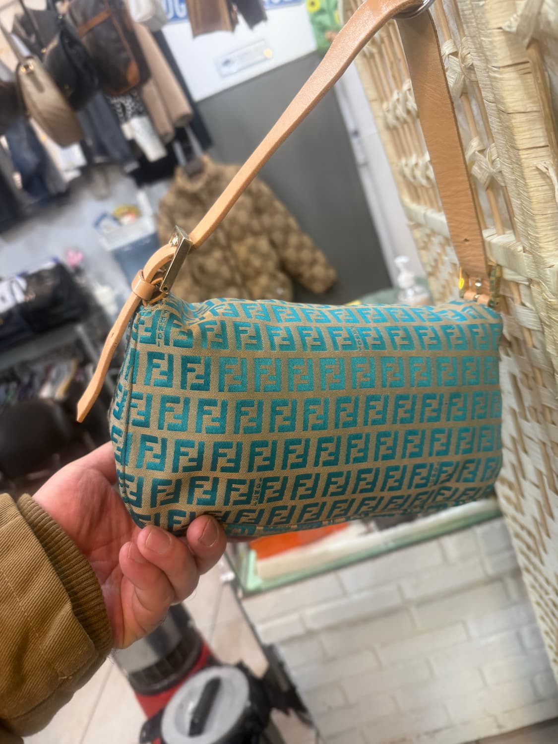 정품 펜디 주카 맘마백 팝니다 상품이미지3