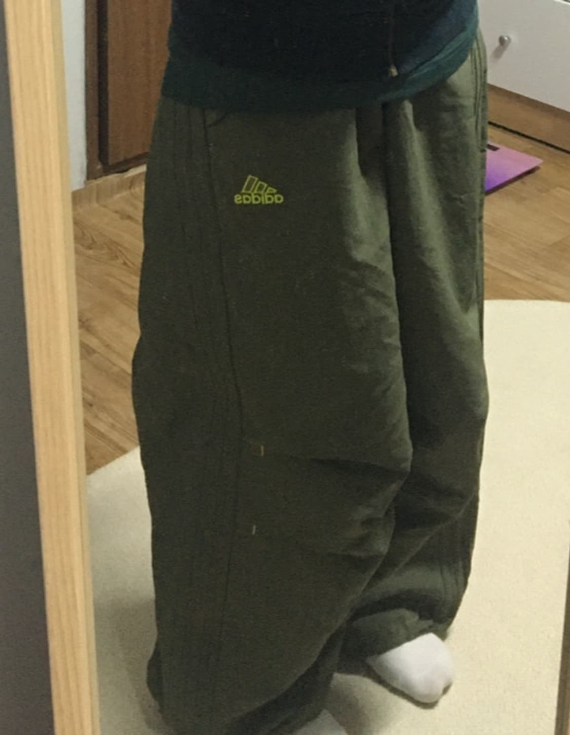 아디다스 파라슈트 팬츠 카키 상품이미지1