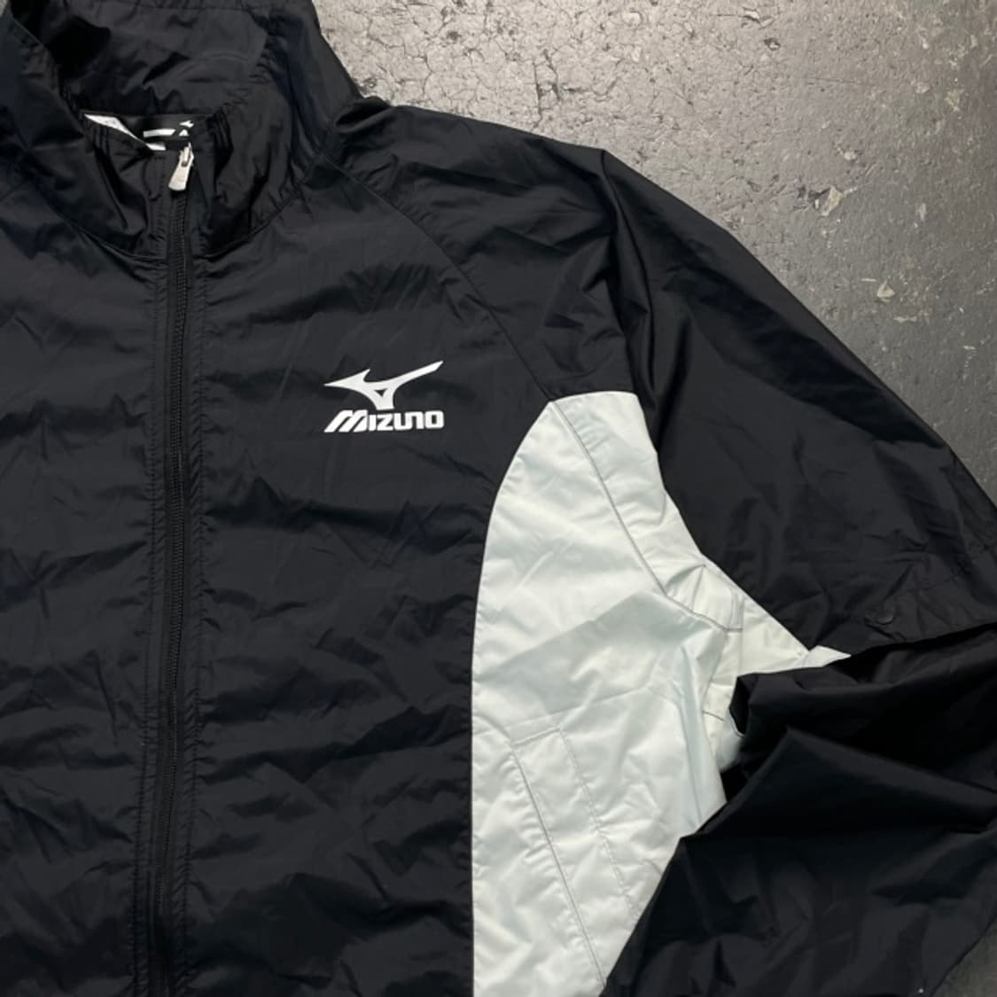100 미즈노 반팔 절개 바람막이  상품이미지2
