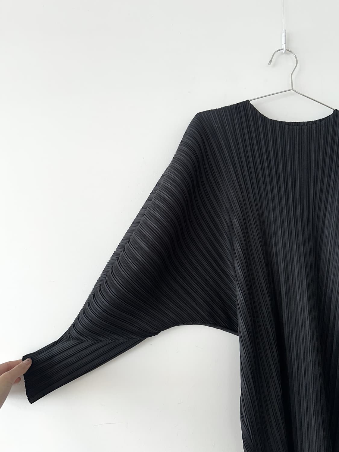 Dark batwing pleats top 상품이미지3