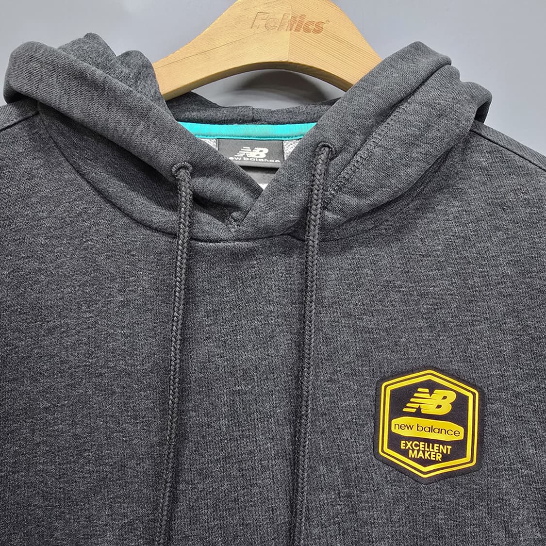 뉴발란스(New Balance) 로고 패치 후드티 그레이 100 상품이미지3