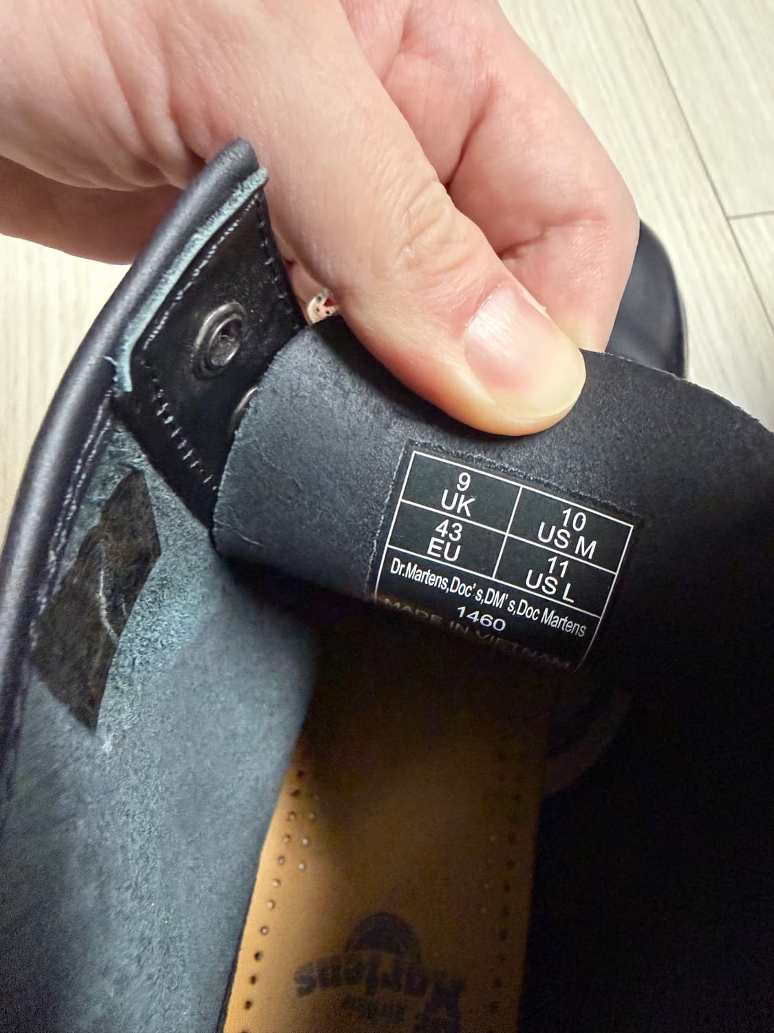 닥터마틴 8홀 1460 280 UK9 촬영시착용 상품이미지5