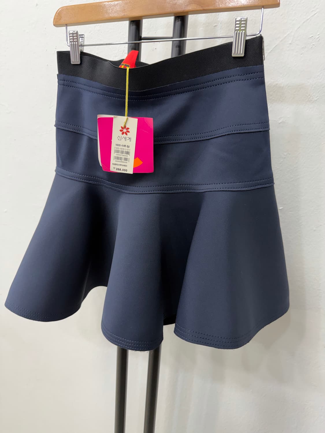 새제품) 럭키슈에뜨 네이비 플레어 스커트 치마 36 상품이미지3