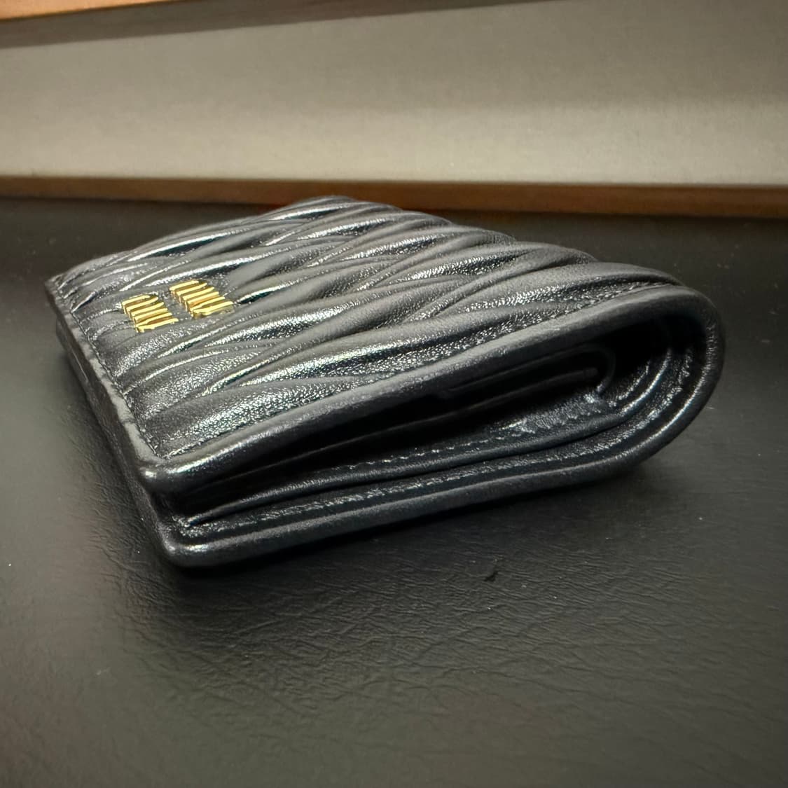 미우미우 마테라쎄 금장 반지갑 상품이미지4