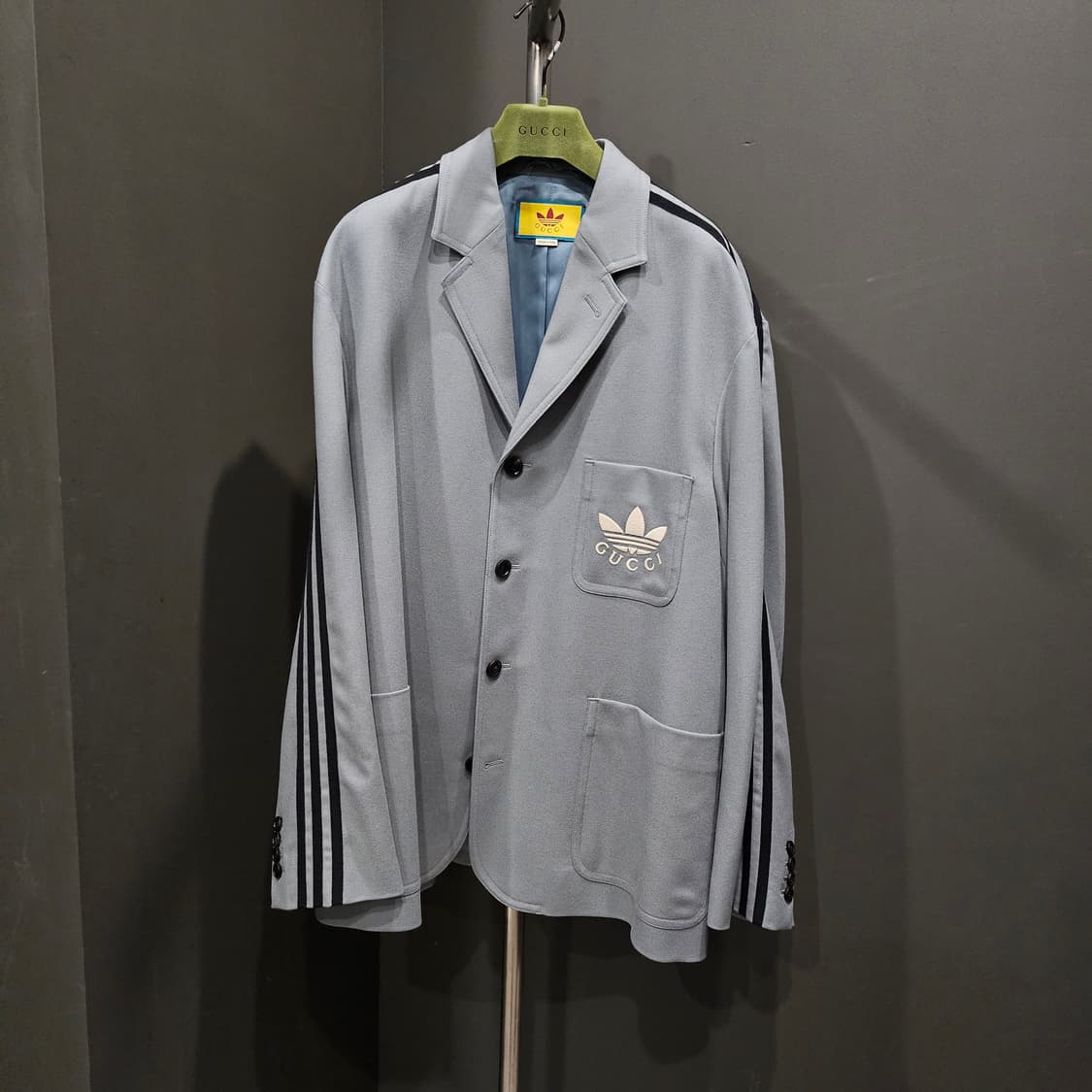 구찌 x 아디다스 테일러드 사이드 삼선 블레이저 자켓 상품이미지3