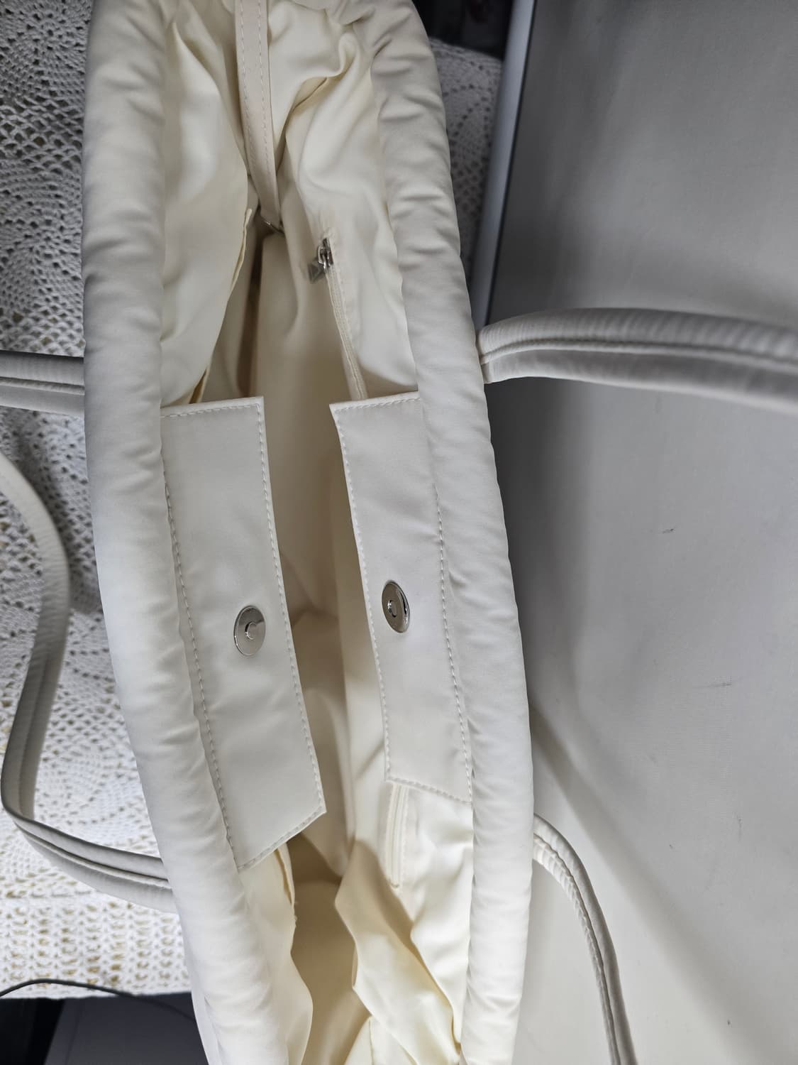 스탠드오일 버블누빔 패딩 가방 (크림색상) 상품이미지8