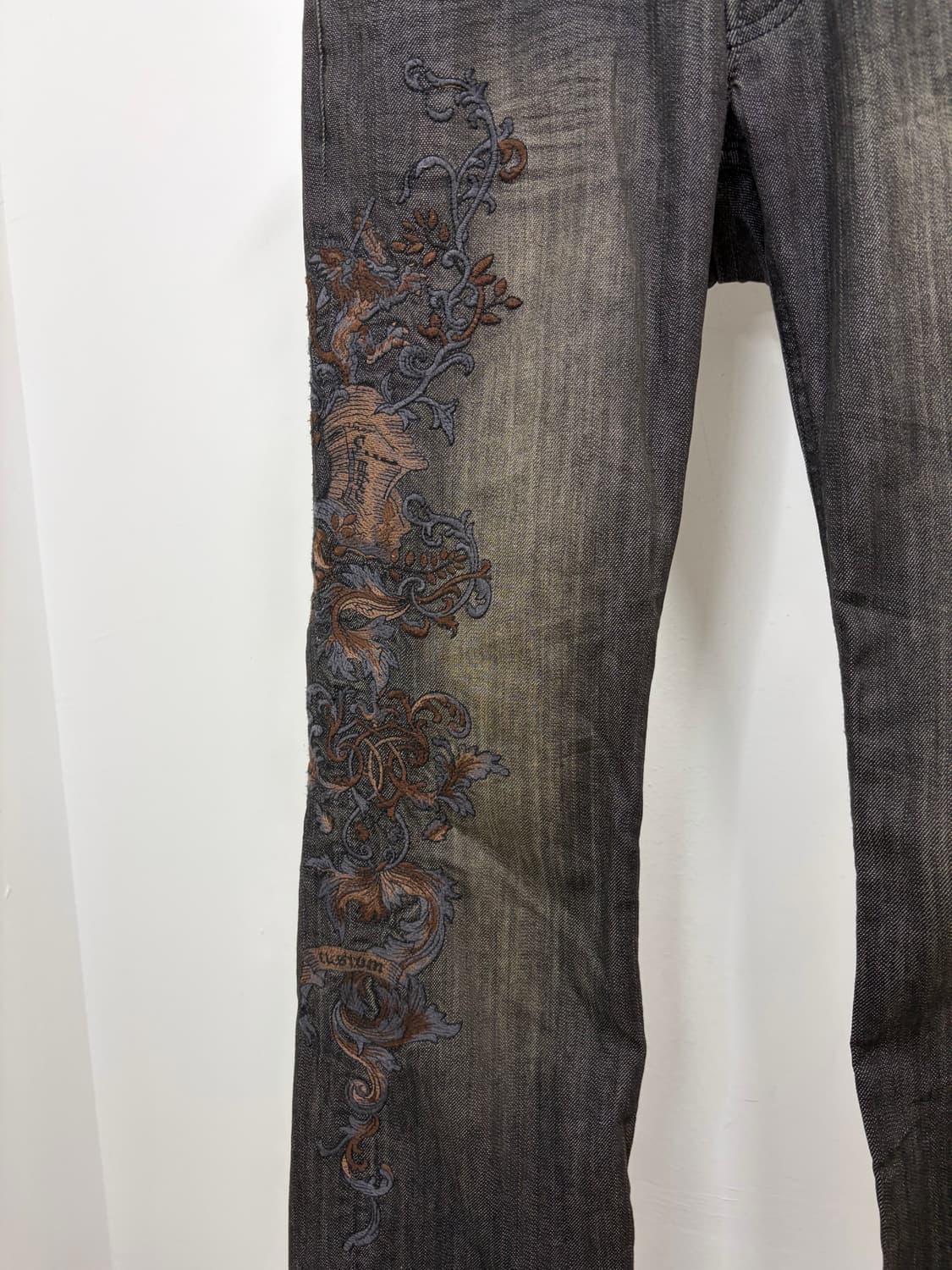 Custom culture 드래곤 자수 흑청 세미 부츠컷 데님 팬츠 상품이미지7