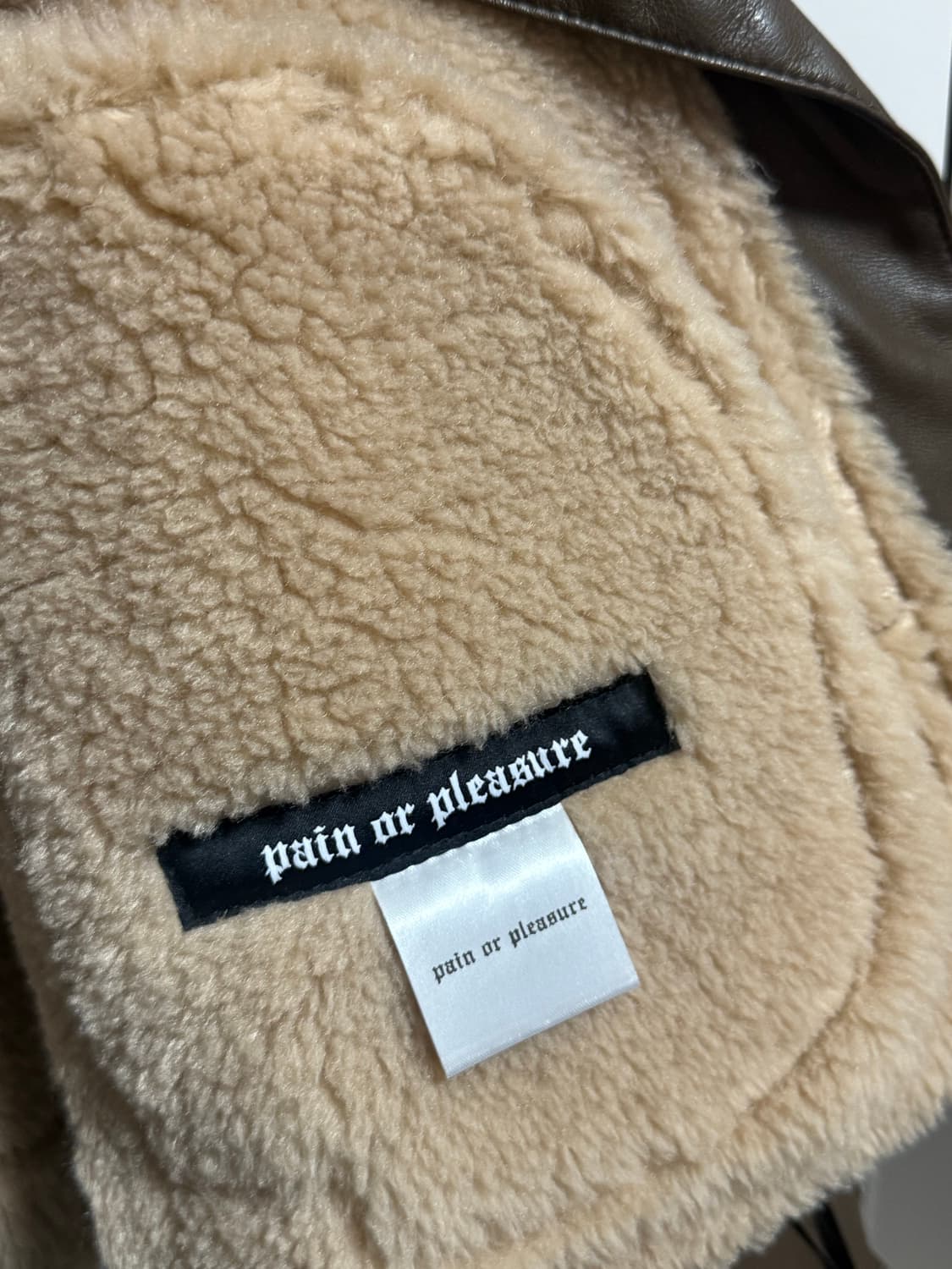 페인오어플레저 루시 무스탕 자켓 브라운 상품이미지4