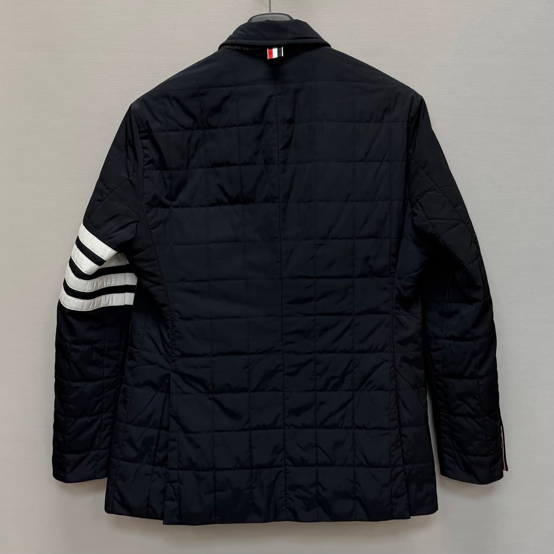 톰브라운 사선완장 폴리 트윌 패딩 자켓 ( 95 ) 상품이미지4