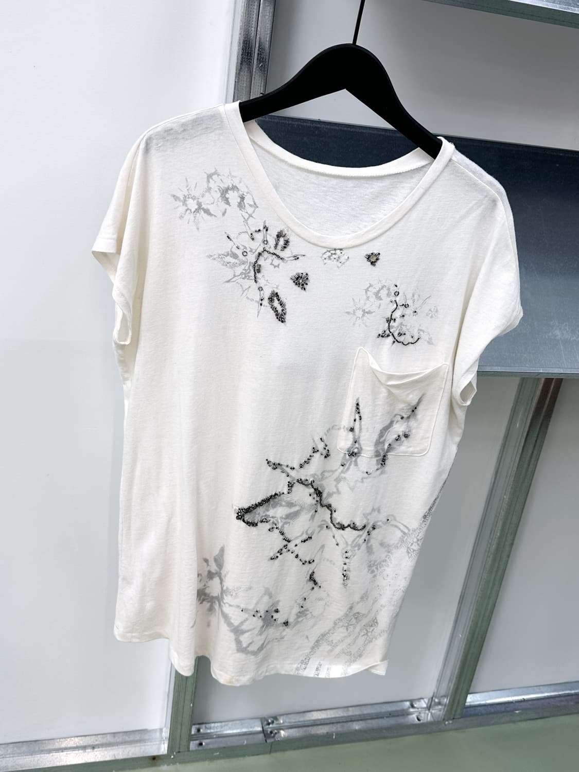 grunge printed beads pocket long t shirt 상품이미지1