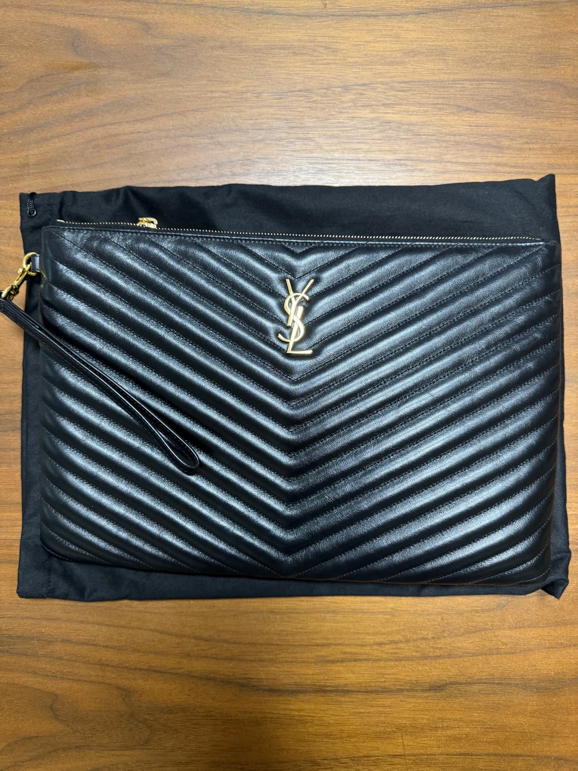 생로랑 마틀라세 클러치 블랙 금장 상품이미지7