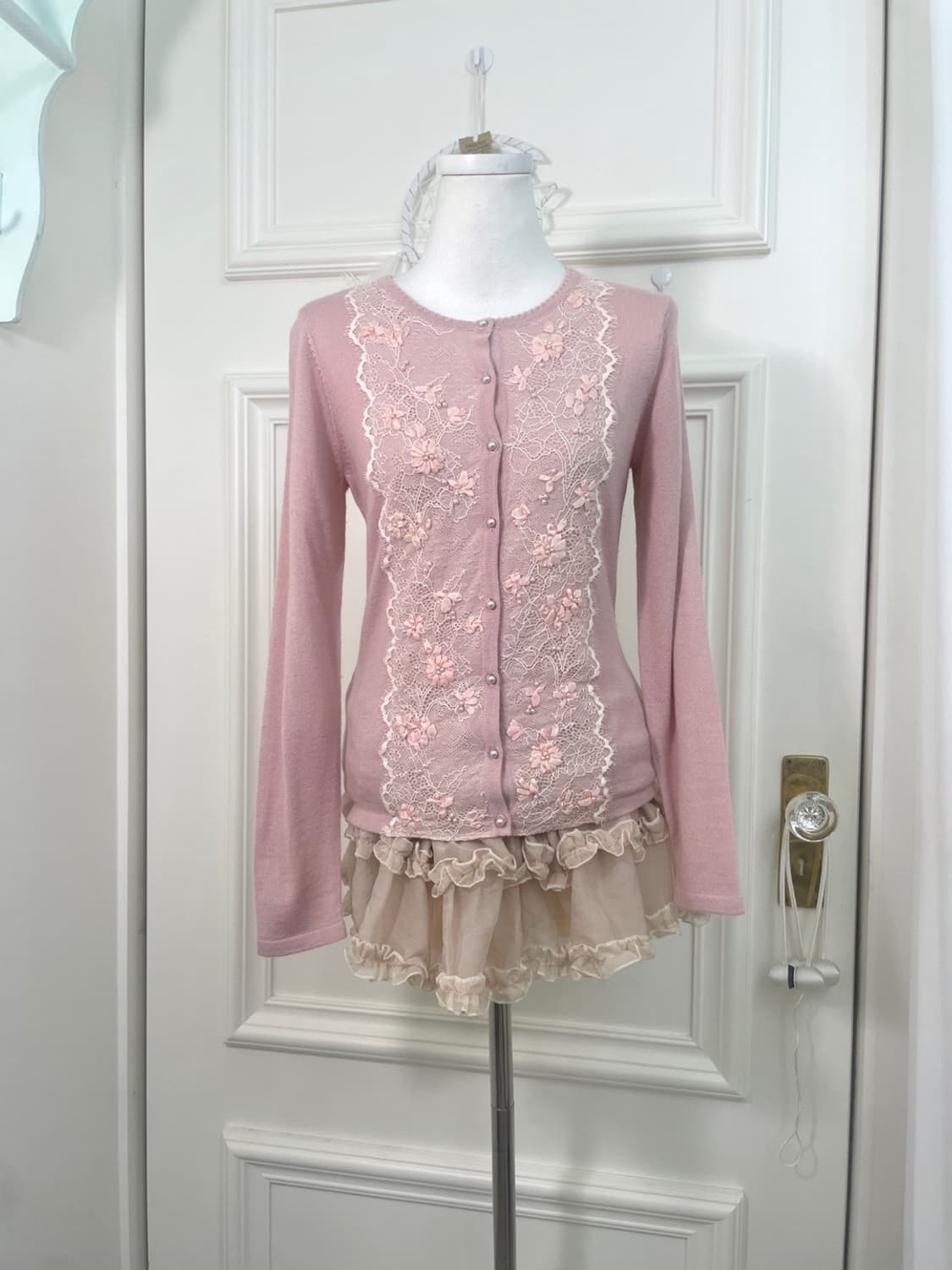 indi pink lace flower detail cardigan 상품이미지1