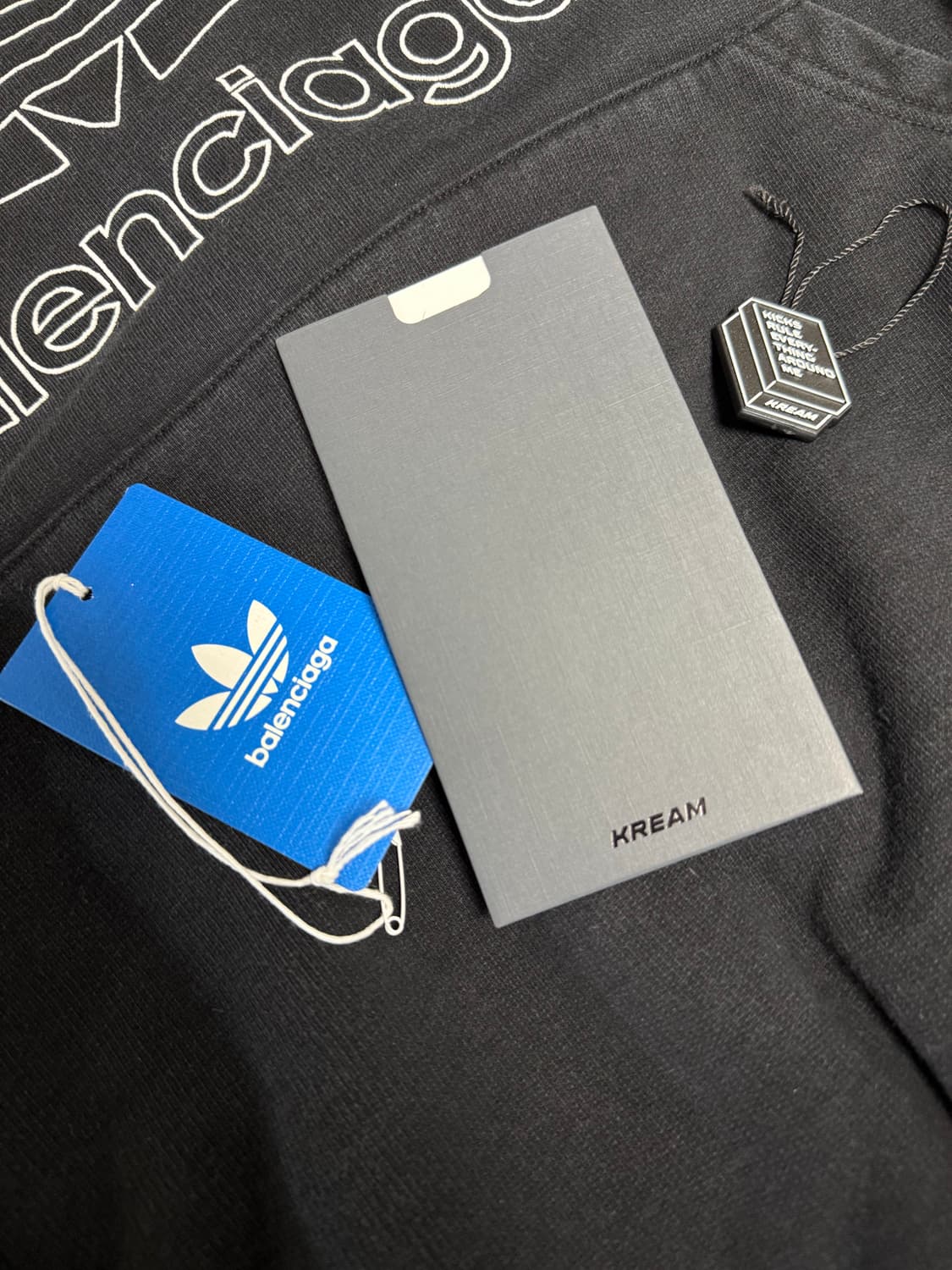 [1] 발렌시아가 x 아디다스 후드 라지 핏 블랙 상품이미지2