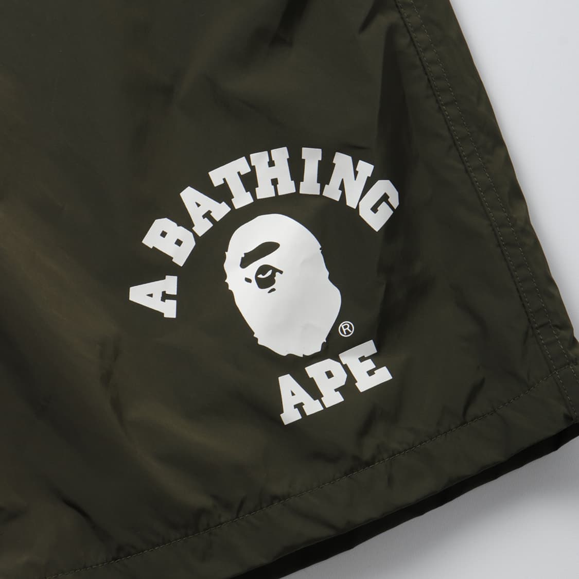 A BATHING APE College Beach Shorts 상품이미지4