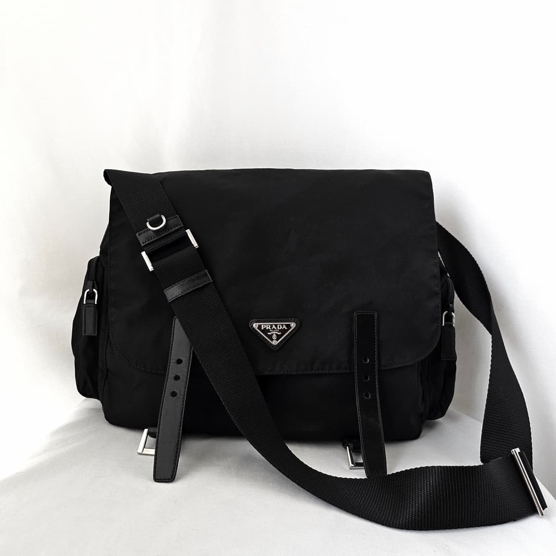 [정품 PRADA] 프라다 사이드포켓 나일론 메신저백 크로스백 남녀공용 상품이미지1
