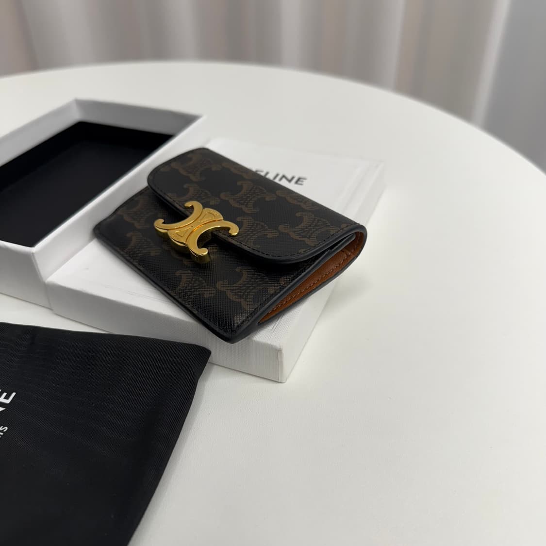 [정품] 셀린느 트리오페 플랩 카드지갑 탄 상품이미지4