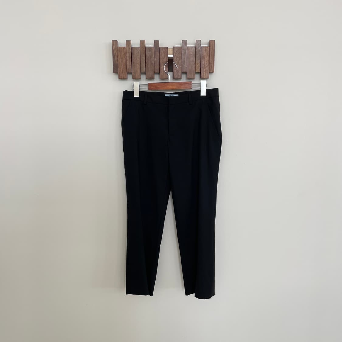 프라다 42|여성66 미니멀 테일러드 블랙 슬랙스 상품이미지1