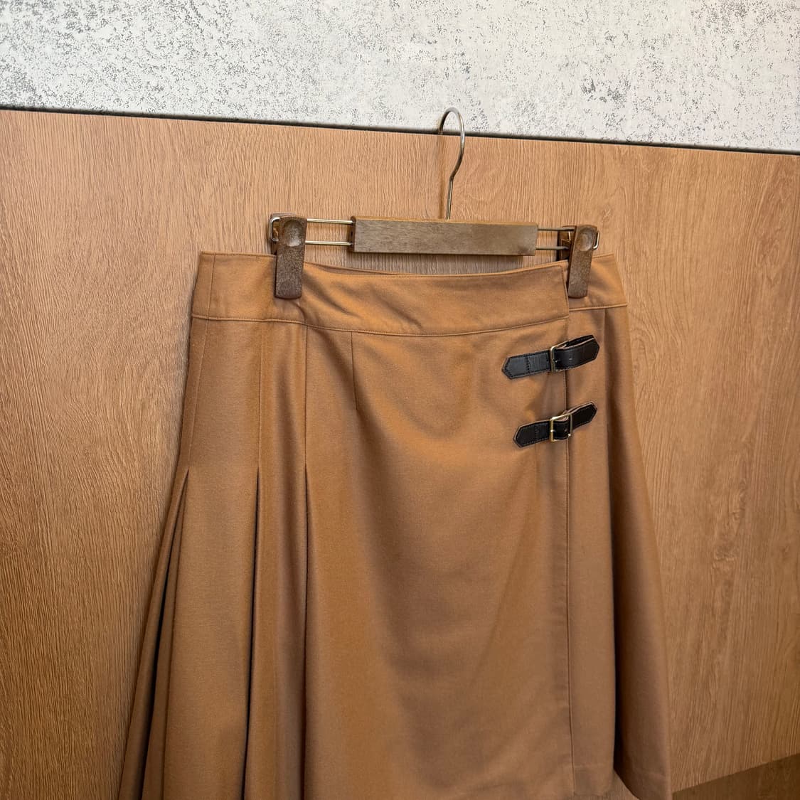 빈티지 랩 플리츠 미디 스커트 버클 스트랩 디테일 A라인 카멜 상품이미지3