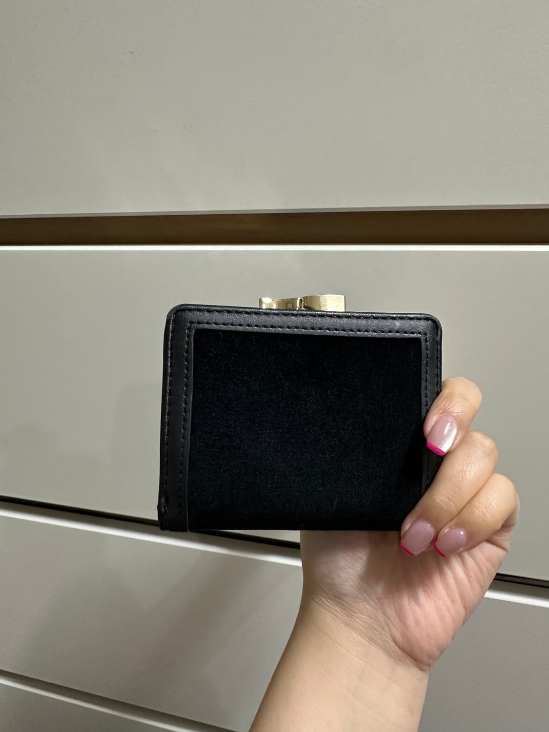 비비안 웨스트우드 오브 로고 벨벳 월렛 블랙 상품이미지4