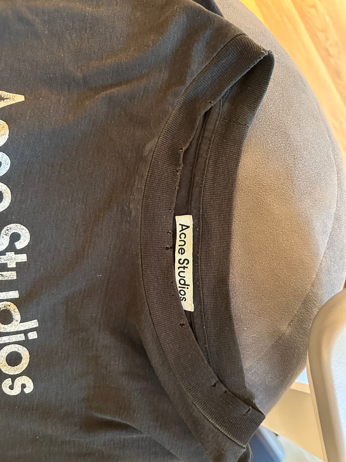 아크네 스튜디오 로고 티셔츠 페이드 블랙 상품이미지7