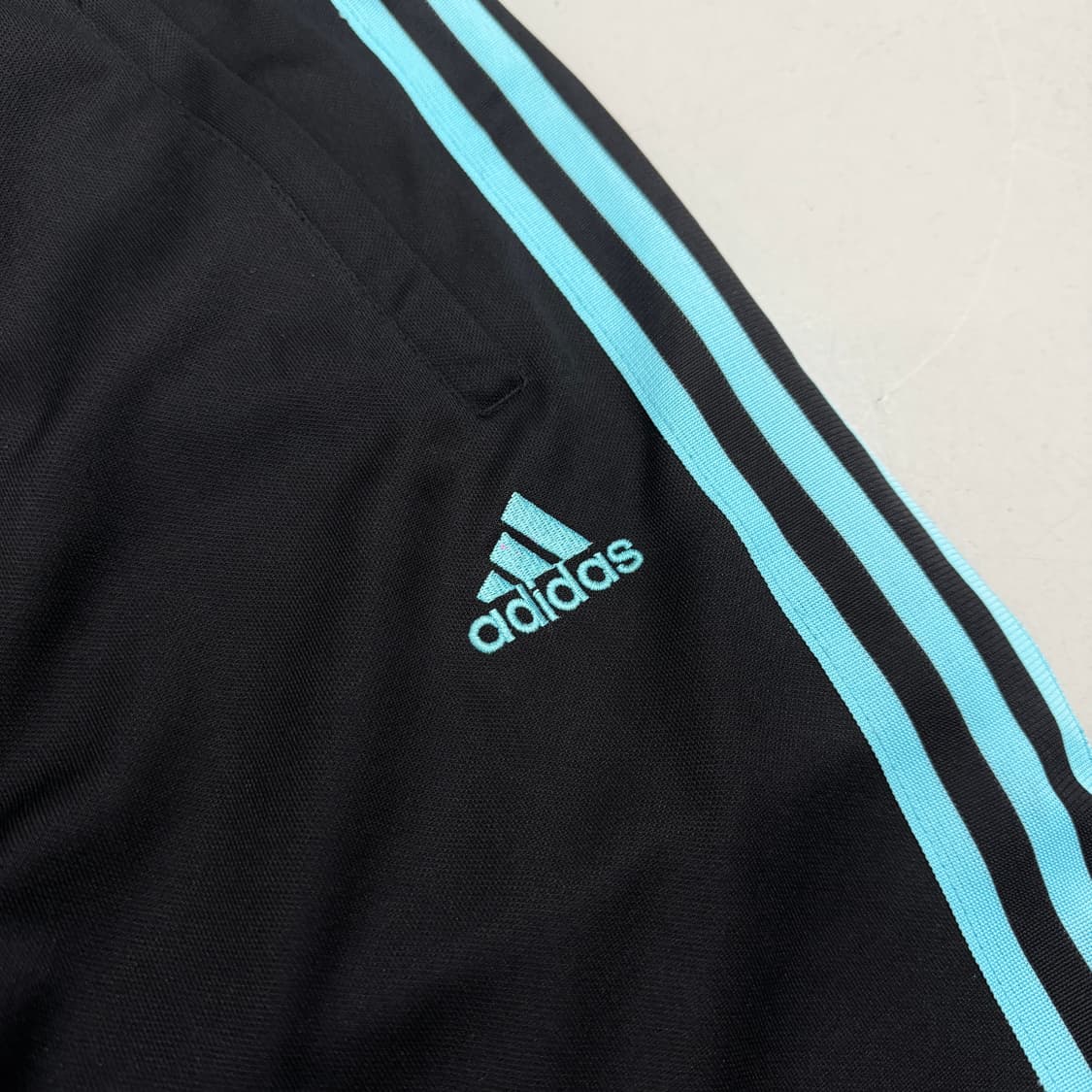 아디다스 00s 삼선 검하 올드스쿨 트랙팬츠 상품이미지3