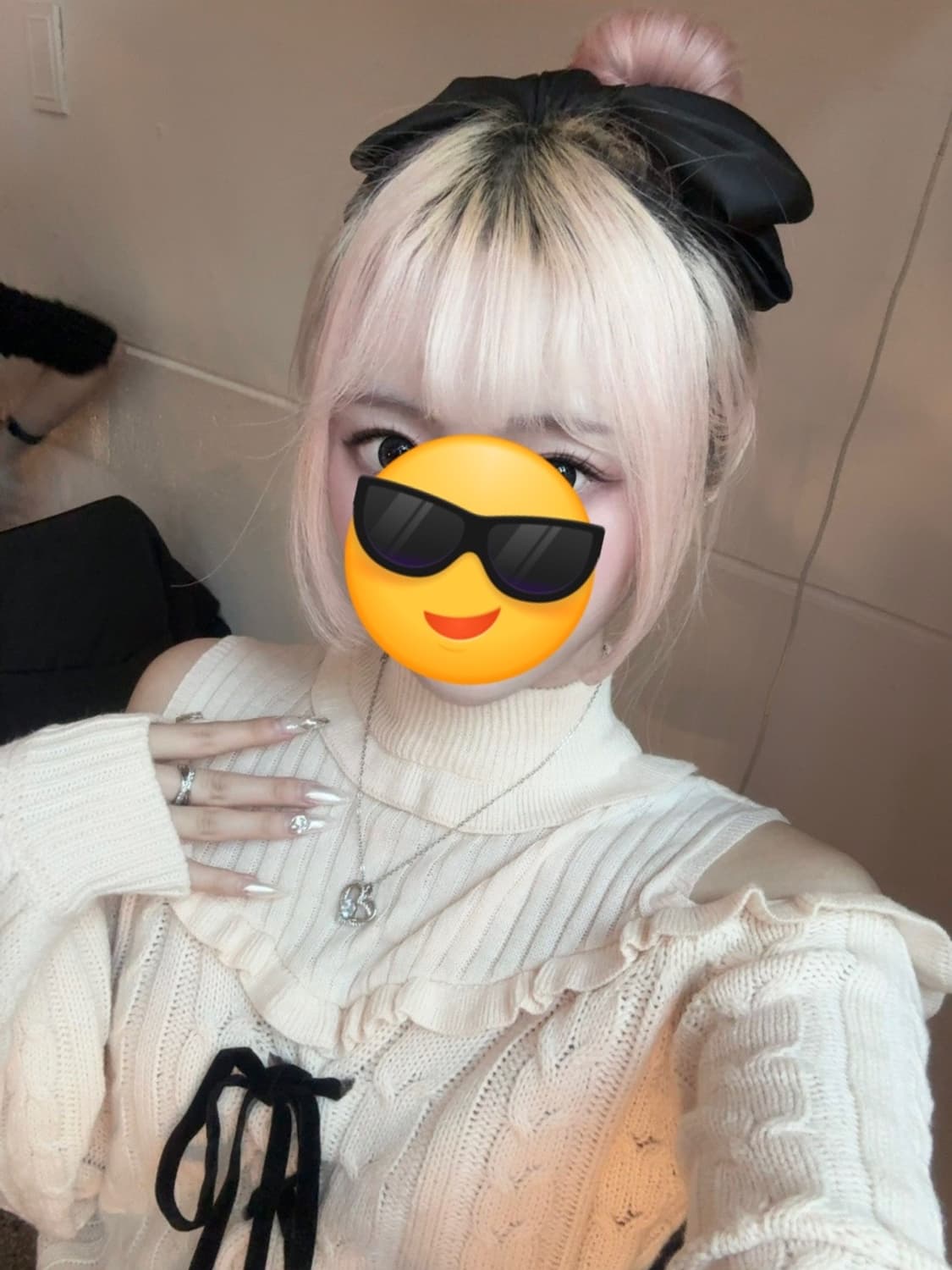 앙크루즈 벨벳 리본 꽈베기 어깨트임 오프숄더 니트 일브 빈티지 상품이미지2