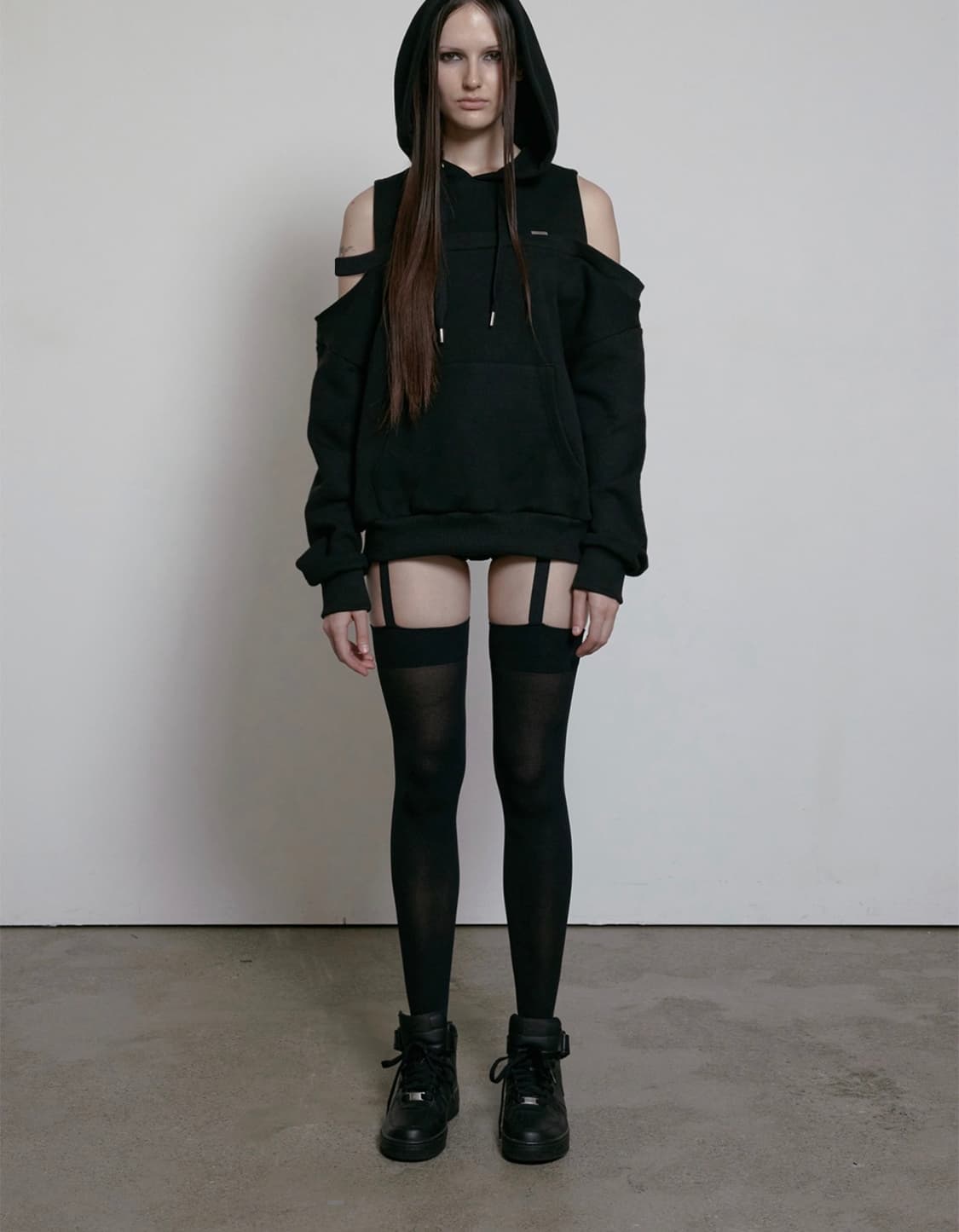 보헤미안서울 오프숄더 후드 티 상품이미지1