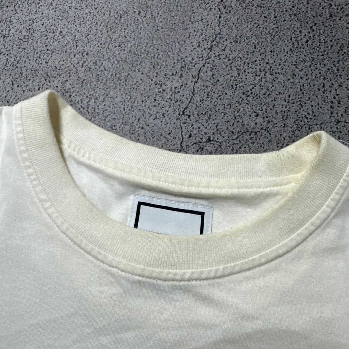 ✨ (바배) 우영미 플라워 백로고 아이보리 반팔티  상품이미지5