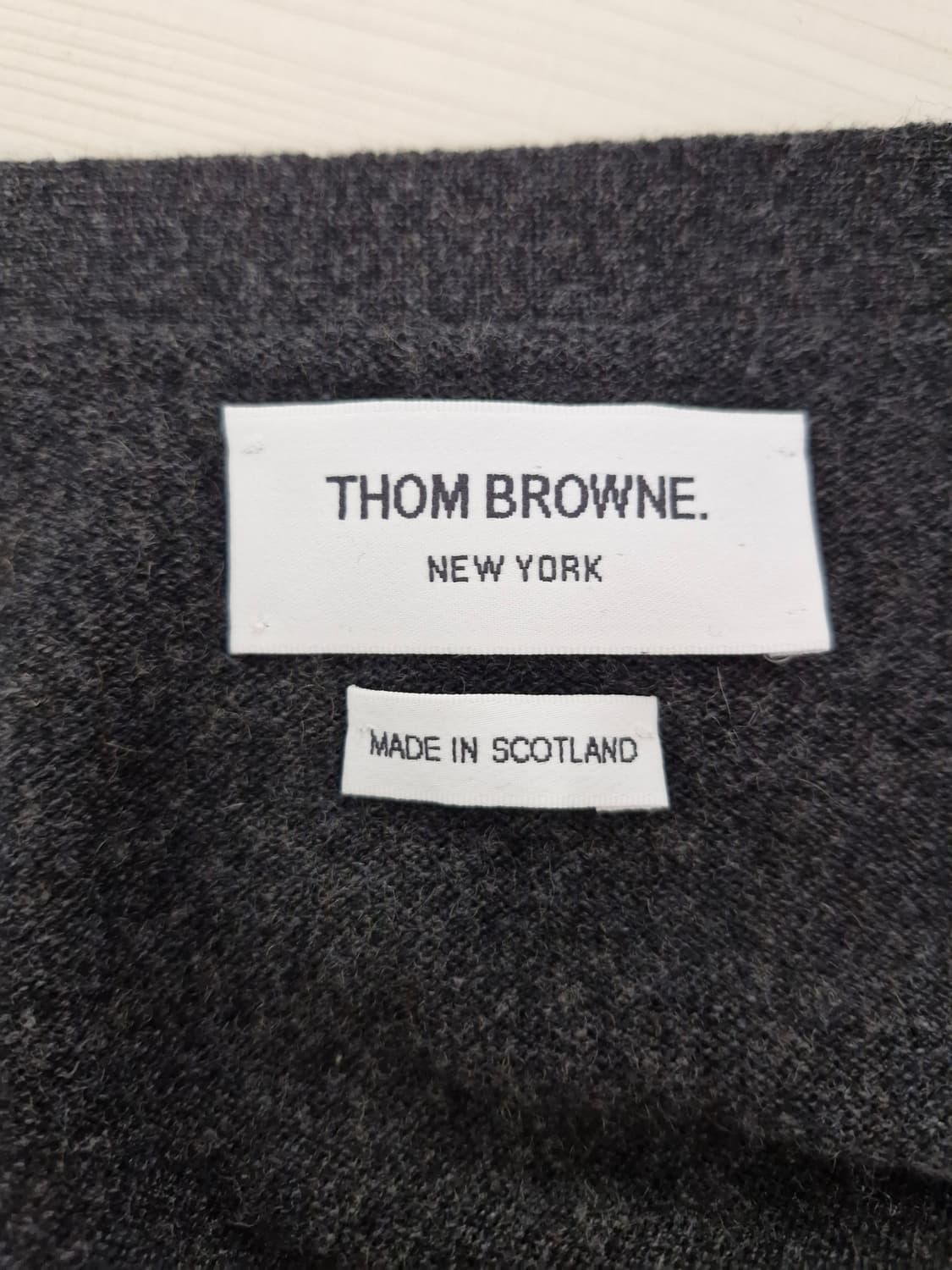 [매장정품택]THOM BROWNE 톰브라운 캐시미어 100% 가디건 상품이미지5