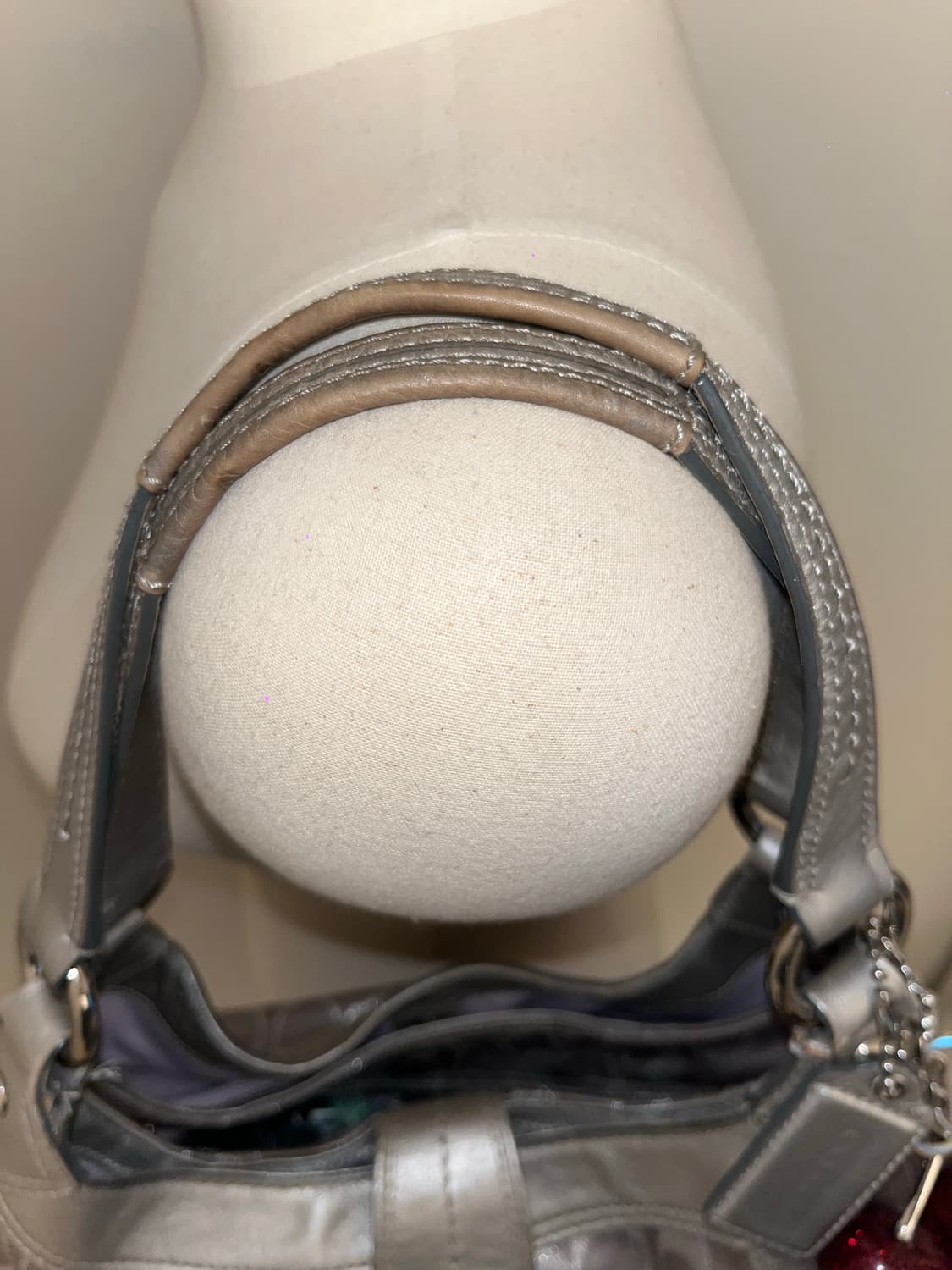 Coach Silver Hobo Bag 상품이미지5