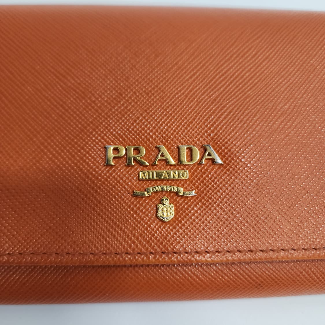 상태최상 프라다 메탈 로고 사피아노 장지갑 다크오렌지 상품이미지2