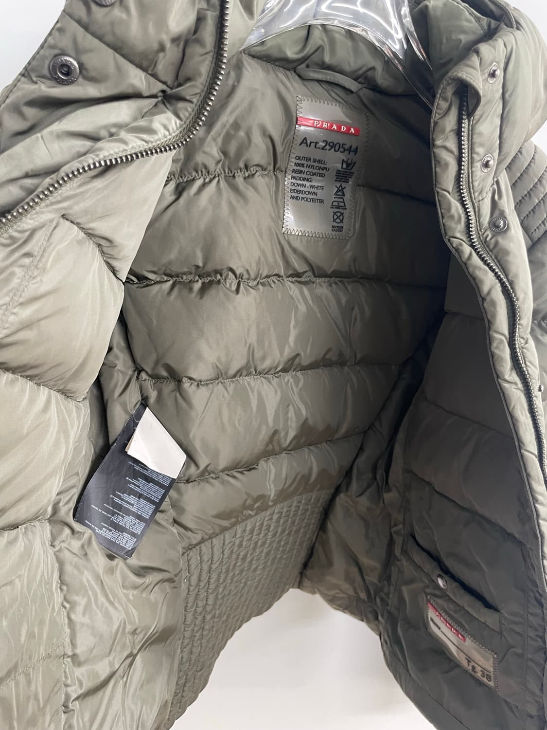프라다 여성 푸퍼 패딩 카키 38 상품이미지5