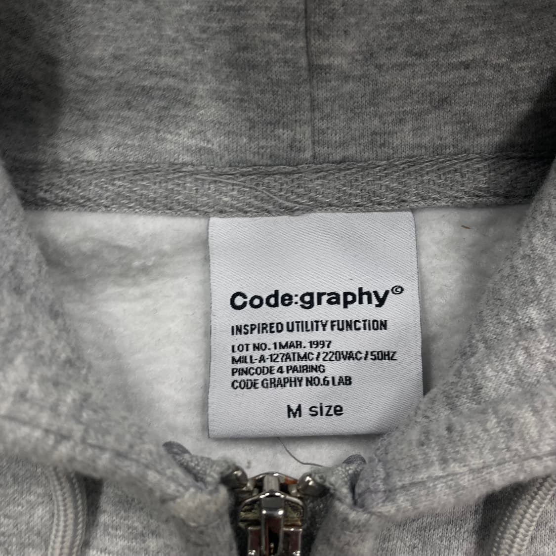 코드그라피 그레이 컬러 빅로고 후드 집업 상품이미지3