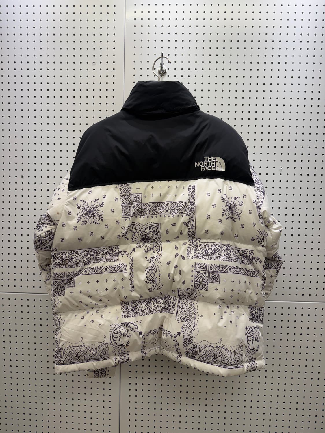 노스페이스 페이즐리 패턴 눕시 다운 자켓 U433 상품이미지3