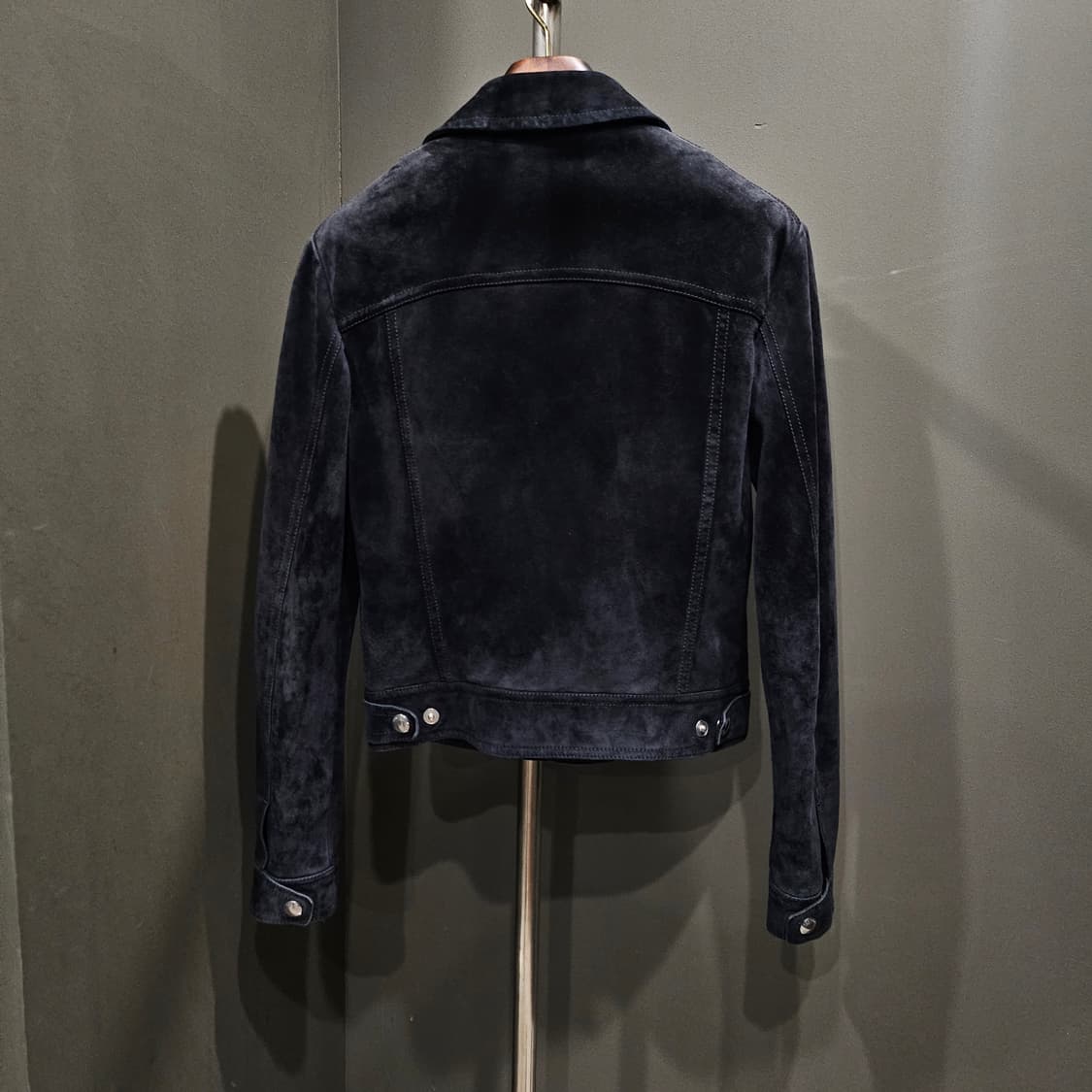 톰포드 캐시미어 스웨이드 트러커 자켓 블랙 상품이미지3